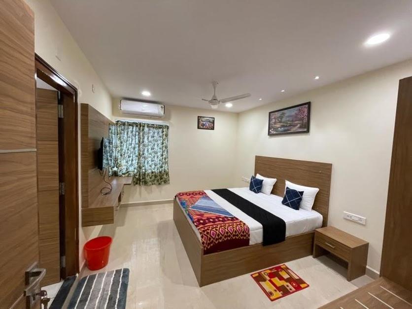 Srilakshmitulasiresidency Hotel Tirupati Esterno foto