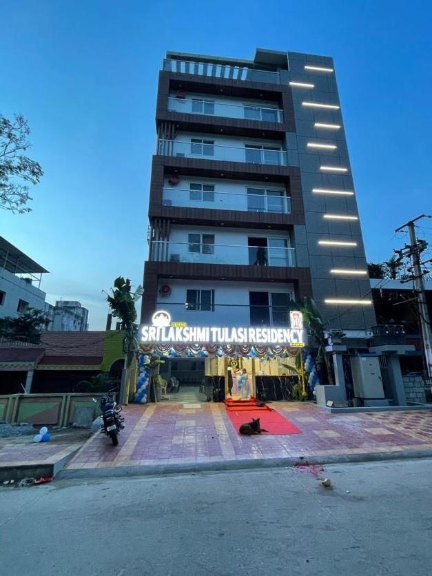 Srilakshmitulasiresidency Hotel Tirupati Esterno foto